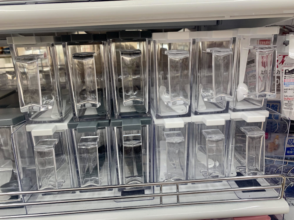 100円でこの凄さ ダイソーの調味料入れがワイドサイズで可愛くて使いやすい 色も3種類から選べます Do Gen どうげん おうち時間の 元気の源 になる休養メディア