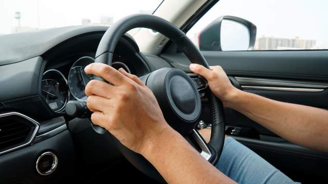 運転時に履くリカバリーサンダルの選び方と注意点