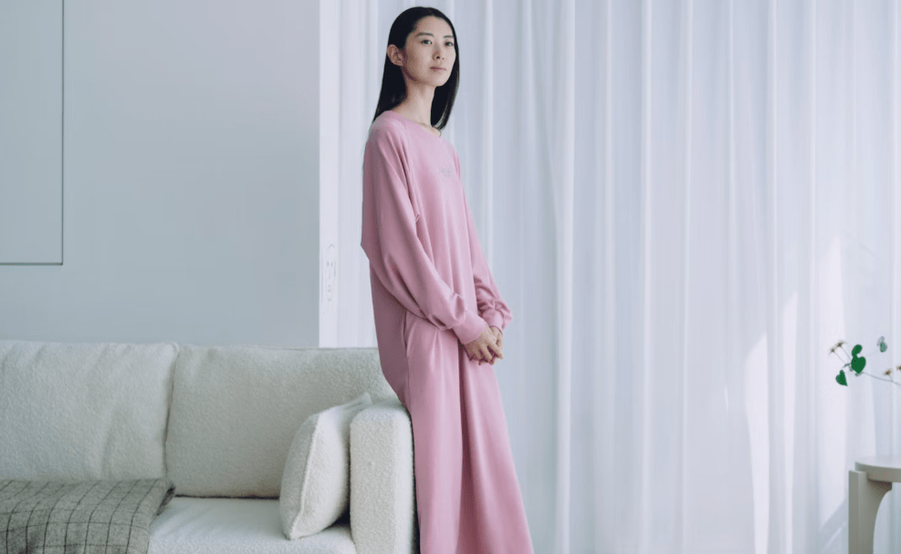 女友達への誕生日プレゼントおすすめ1:BAKUNE スウェット ウィメンズ(ワンピース)